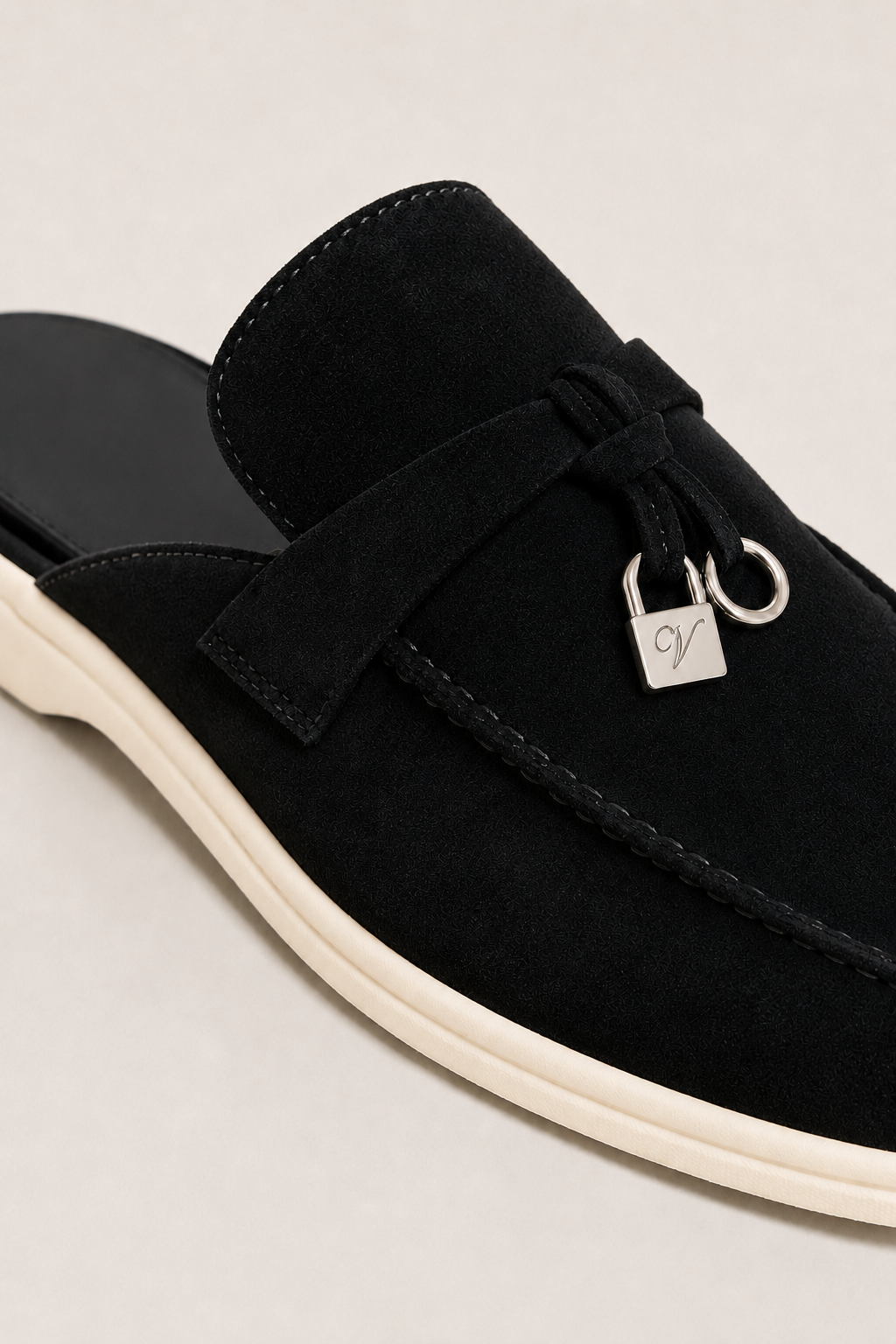The Soriano Firenze Buckle Mule — Black