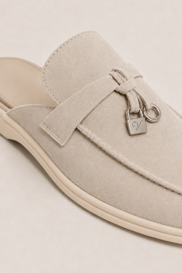 The Soriano Firenze Buckle Mule — Light Gray