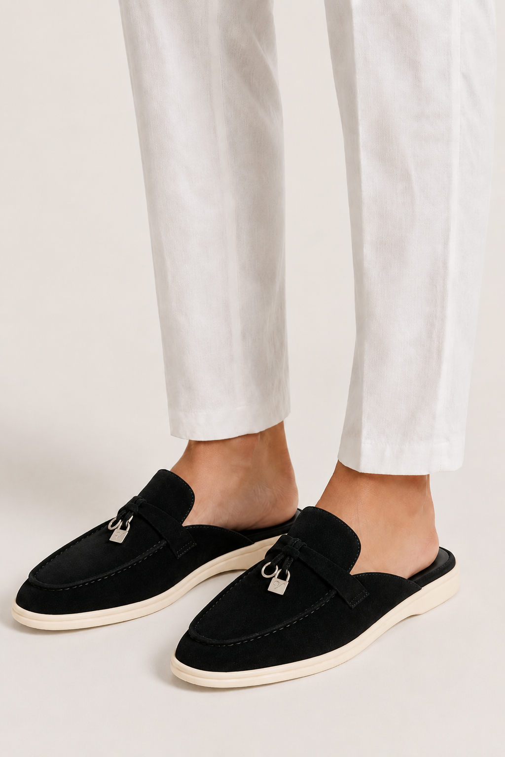 The Soriano Firenze Buckle Mule — Black