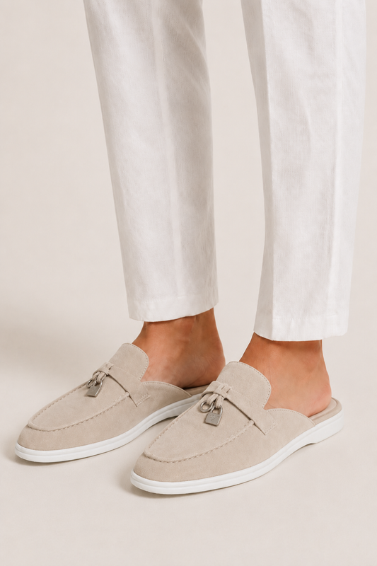 The Soriano Firenze Buckle Mule — Light Gray