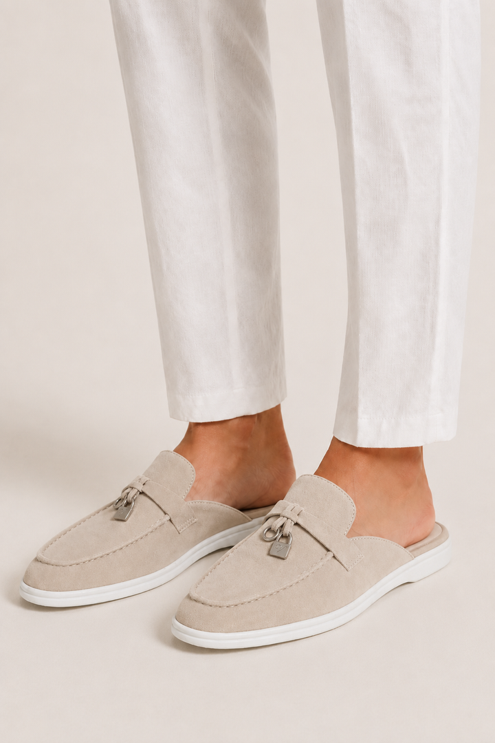 The Soriano Firenze Buckle Mule — Light Gray