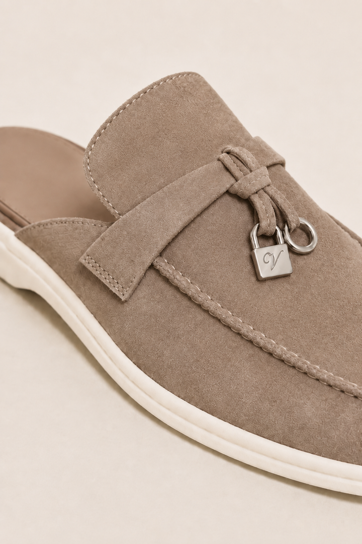 The Soriano Firenze Buckle Mule — Beige