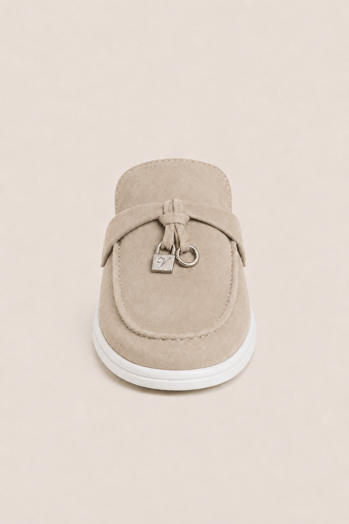The Soriano Firenze Buckle Mule — Light Gray