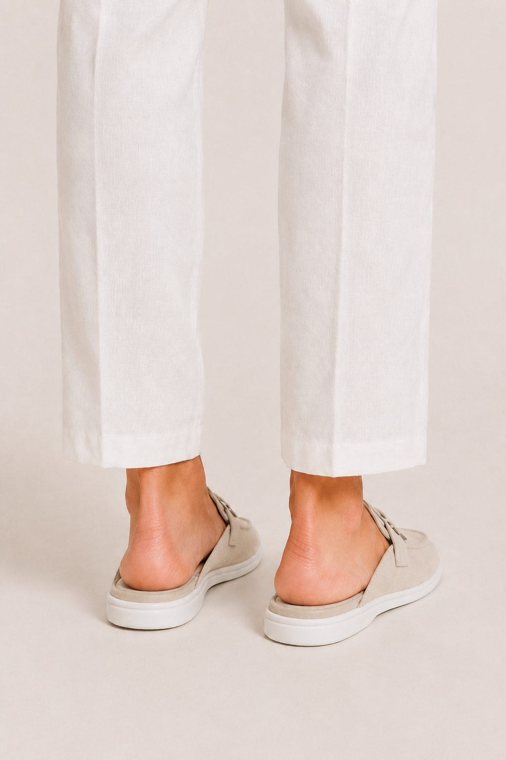 The Soriano Firenze Buckle Mule — Light Gray