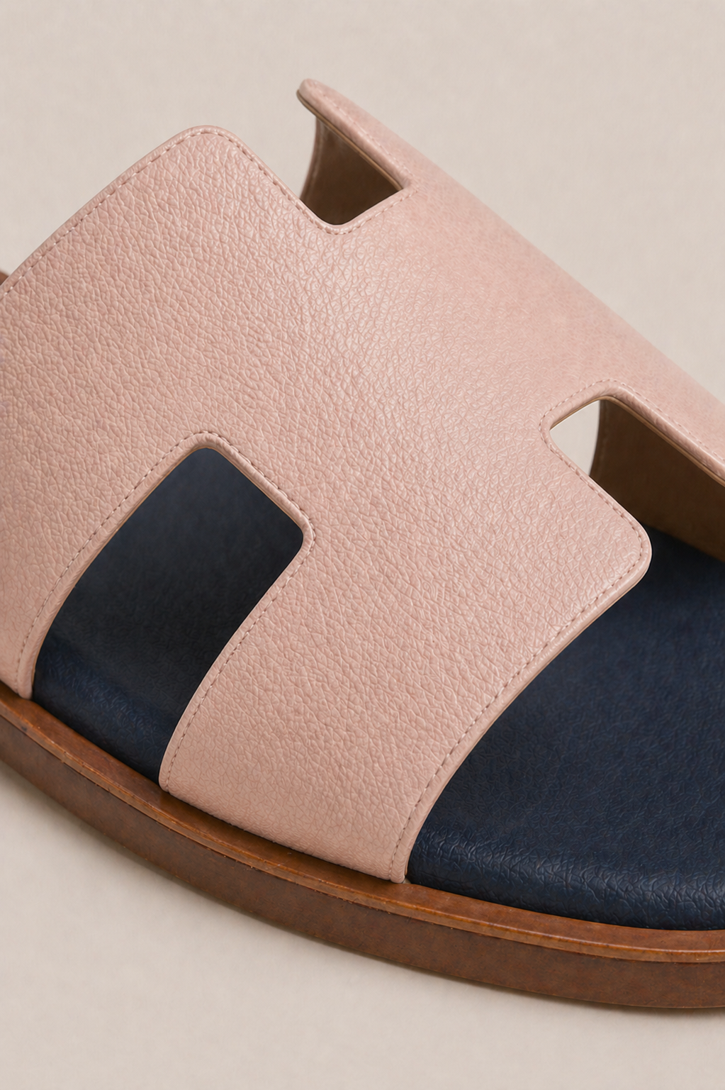 The Soriano Leather Sandal Salmon